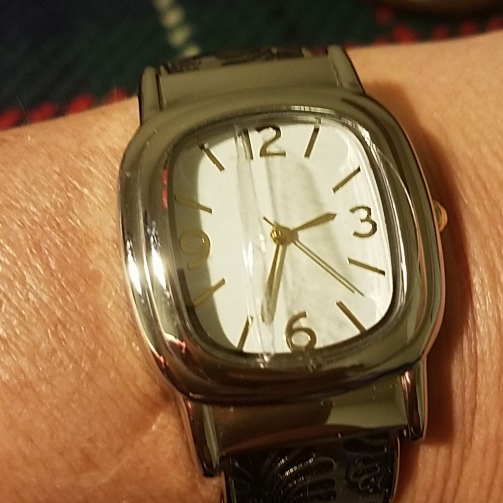 Palm cuff watch